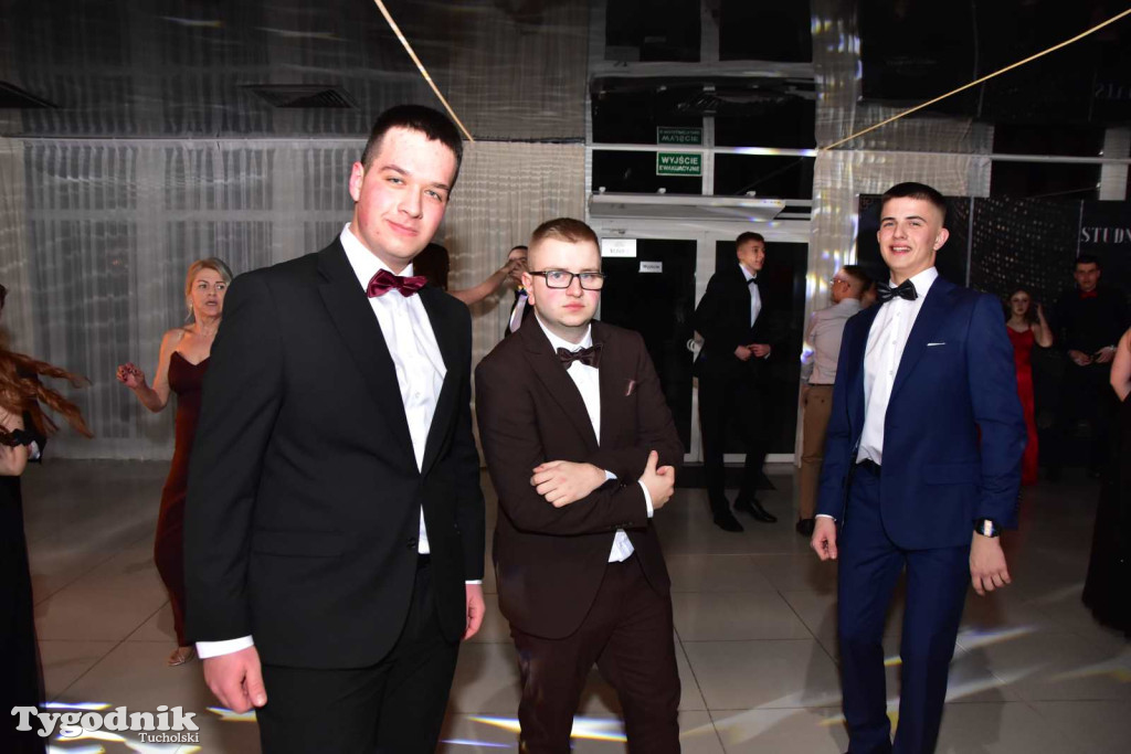 Tak bawi się młodzież! Studniówka ZSLiT / ZDJĘCIA + FILMY IMPREZA, TORT