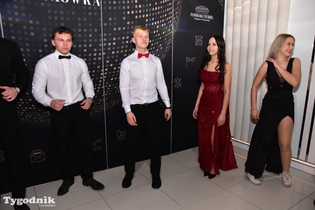 Tak bawi się młodzież! Studniówka ZSLiT / ZDJĘCIA + FILMY IMPREZA, TORT