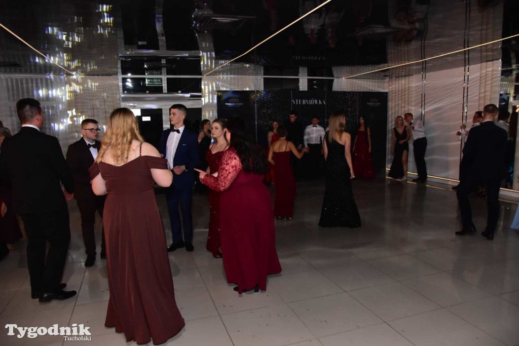 Tak bawi się młodzież! Studniówka ZSLiT / ZDJĘCIA + FILMY IMPREZA, TORT