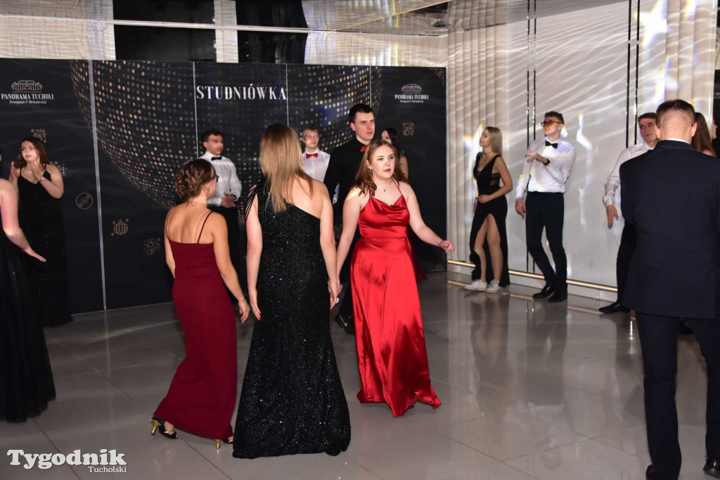 Tak bawi się młodzież! Studniówka ZSLiT / ZDJĘCIA + FILMY IMPREZA, TORT