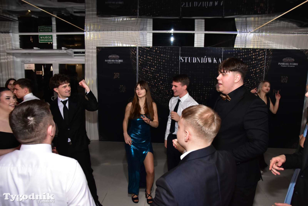 Tak bawi się młodzież! Studniówka ZSLiT / ZDJĘCIA + FILMY IMPREZA, TORT