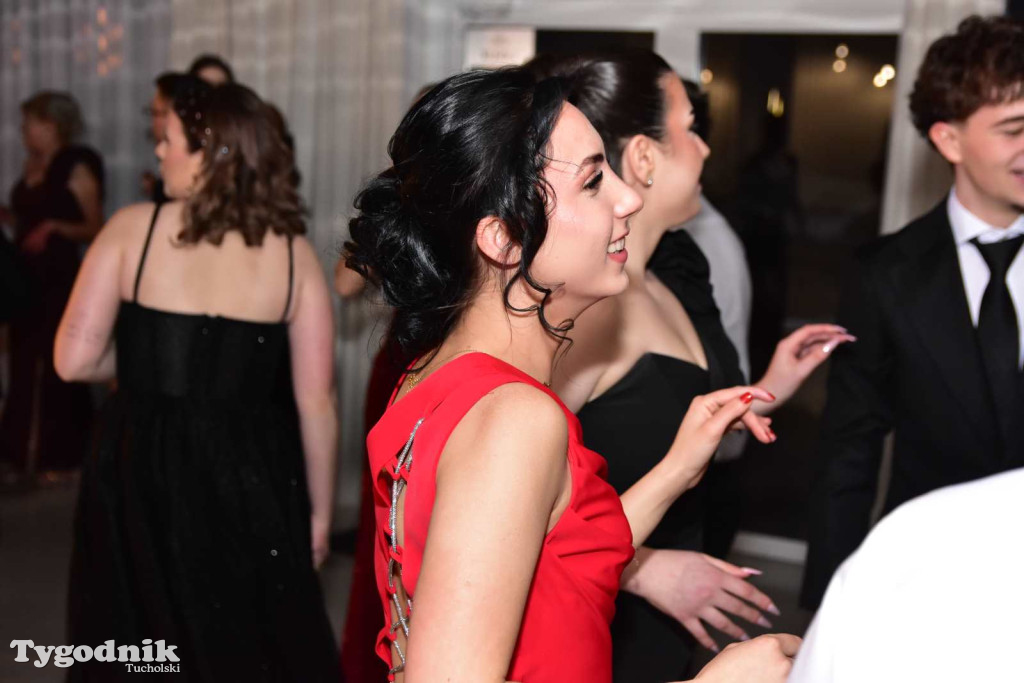 Tak bawi się młodzież! Studniówka ZSLiT / ZDJĘCIA + FILMY IMPREZA, TORT