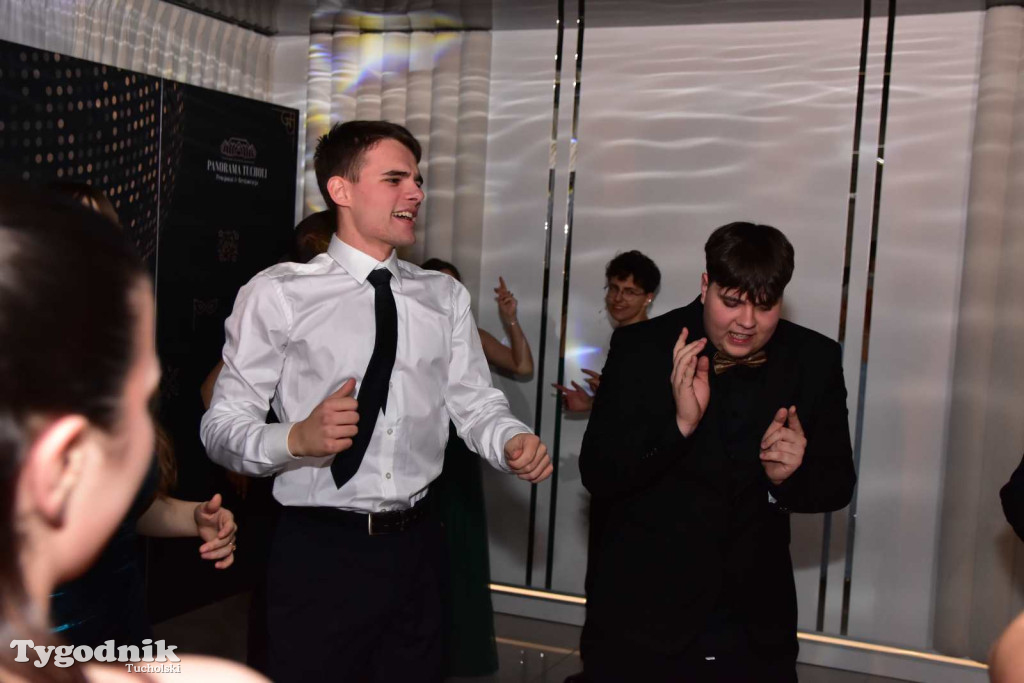 Tak bawi się młodzież! Studniówka ZSLiT / ZDJĘCIA + FILMY IMPREZA, TORT