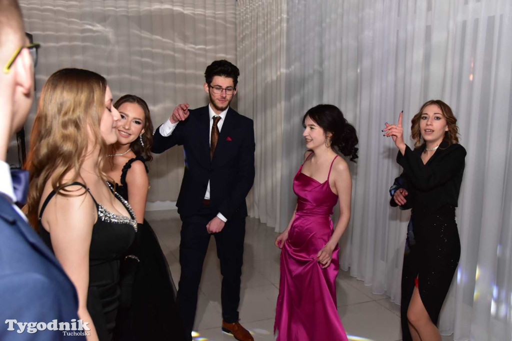 Tak bawi się młodzież! Studniówka ZSLiT / ZDJĘCIA + FILMY IMPREZA, TORT