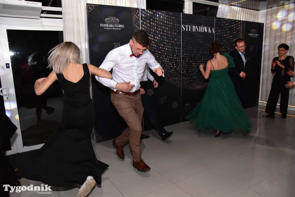 Tak bawi się młodzież! Studniówka ZSLiT / ZDJĘCIA + FILMY IMPREZA, TORT