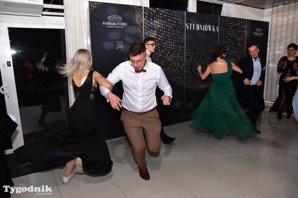 Tak bawi się młodzież! Studniówka ZSLiT / ZDJĘCIA + FILMY IMPREZA, TORT