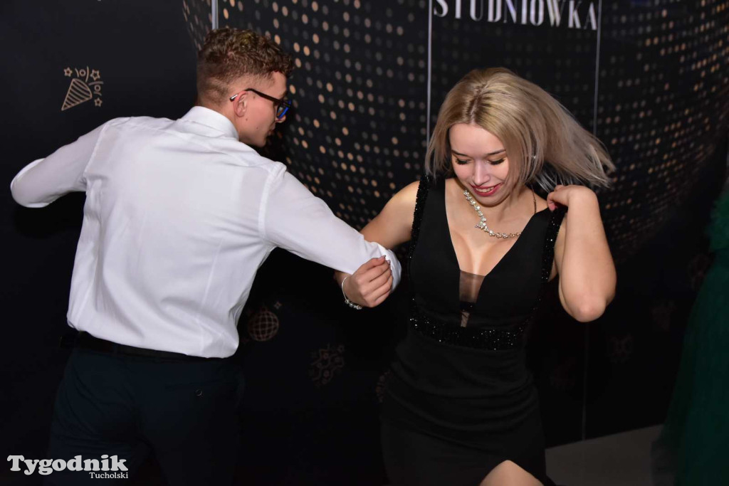 Tak bawi się młodzież! Studniówka ZSLiT / ZDJĘCIA + FILMY IMPREZA, TORT