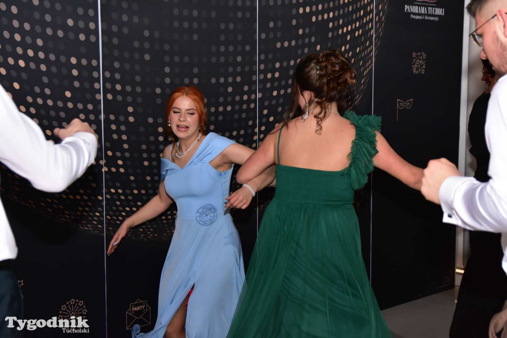 Tak bawi się młodzież! Studniówka ZSLiT / ZDJĘCIA + FILMY IMPREZA, TORT