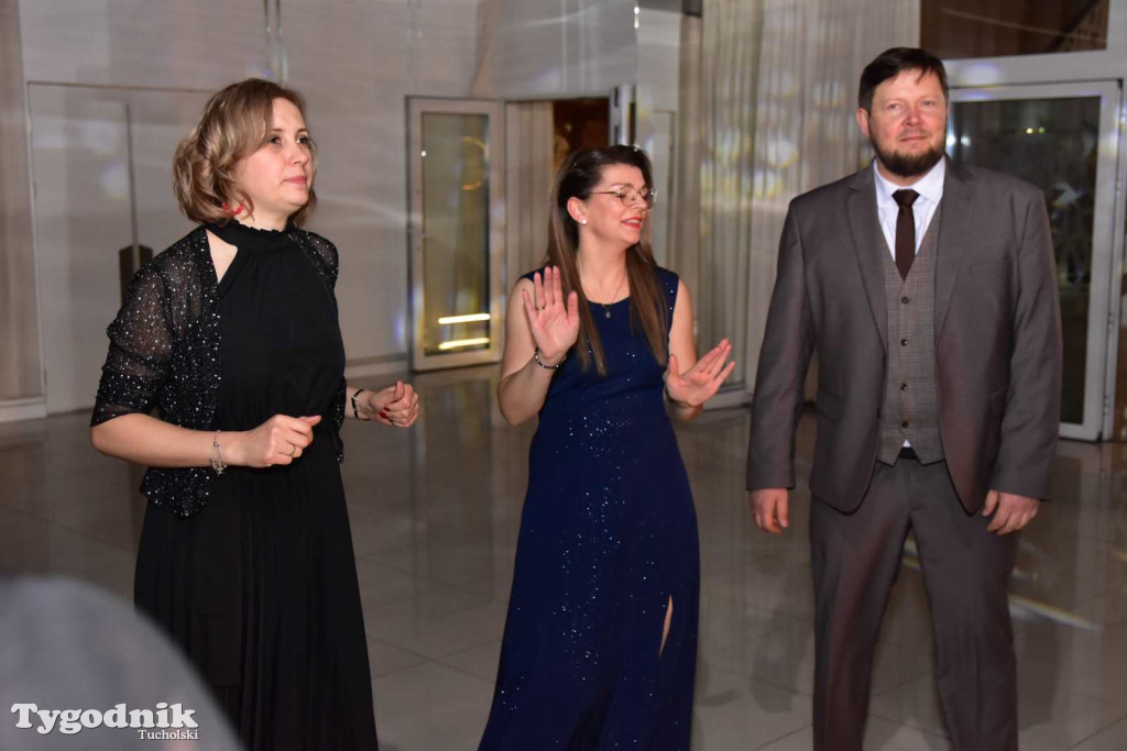 Tak bawi się młodzież! Studniówka ZSLiT / ZDJĘCIA + FILMY IMPREZA, TORT