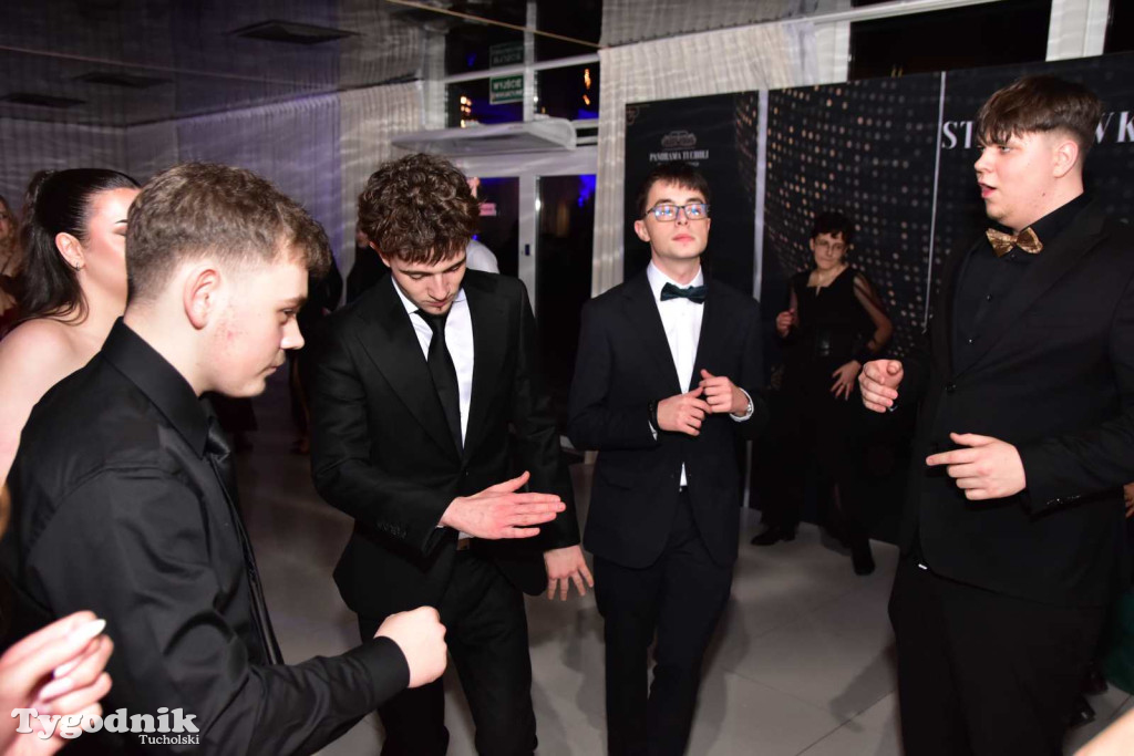 Tak bawi się młodzież! Studniówka ZSLiT / ZDJĘCIA + FILMY IMPREZA, TORT