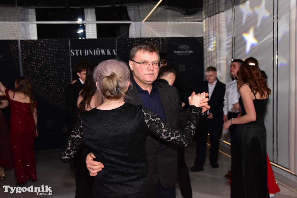 Tak bawi się młodzież! Studniówka ZSLiT / ZDJĘCIA + FILMY IMPREZA, TORT