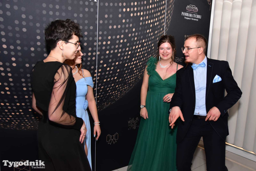 Tak bawi się młodzież! Studniówka ZSLiT / ZDJĘCIA + FILMY IMPREZA, TORT