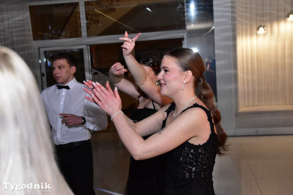 Tak bawi się młodzież! Studniówka ZSLiT / ZDJĘCIA + FILMY IMPREZA, TORT