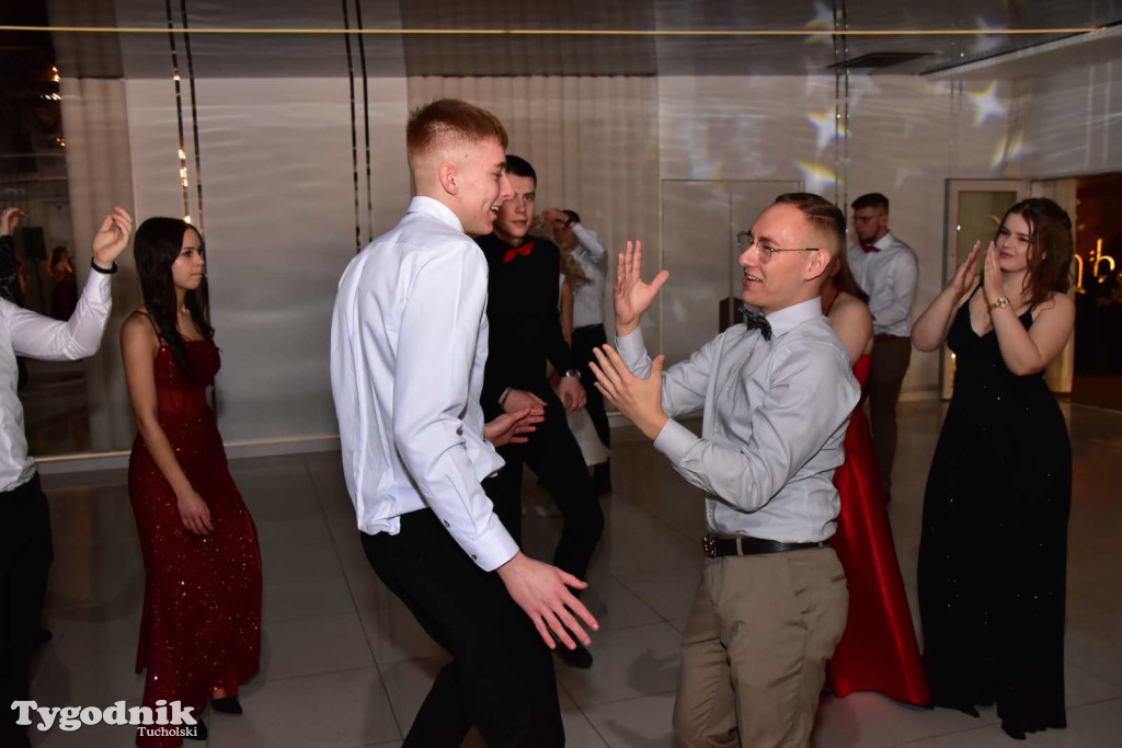 Tak bawi się młodzież! Studniówka ZSLiT / ZDJĘCIA + FILMY IMPREZA, TORT