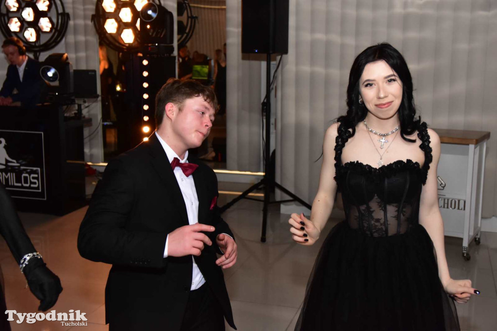 Tak bawi się młodzież! Studniówka ZSLiT / ZDJĘCIA + FILMY IMPREZA, TORT