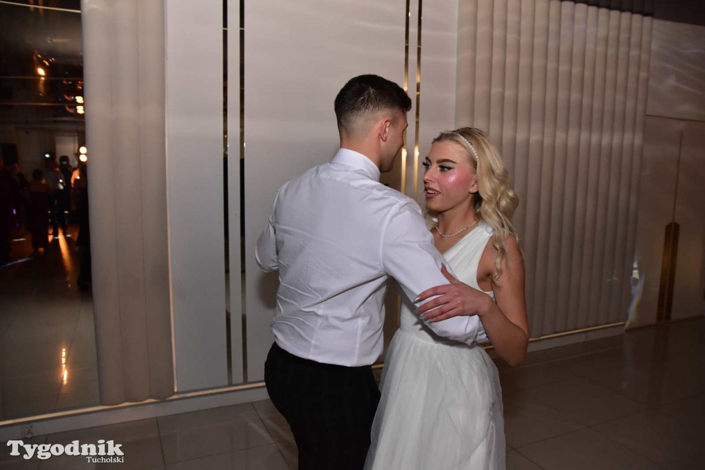 Tak bawi się młodzież! Studniówka ZSLiT / ZDJĘCIA + FILMY IMPREZA, TORT