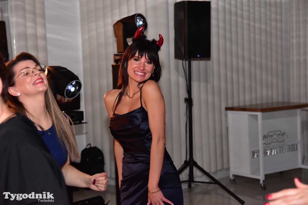 Tak bawi się młodzież! Studniówka ZSLiT / ZDJĘCIA + FILMY IMPREZA, TORT