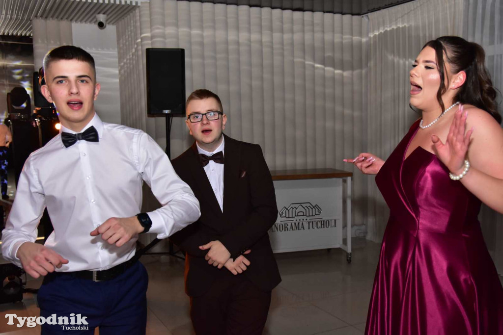 Tak bawi się młodzież! Studniówka ZSLiT / ZDJĘCIA + FILMY IMPREZA, TORT