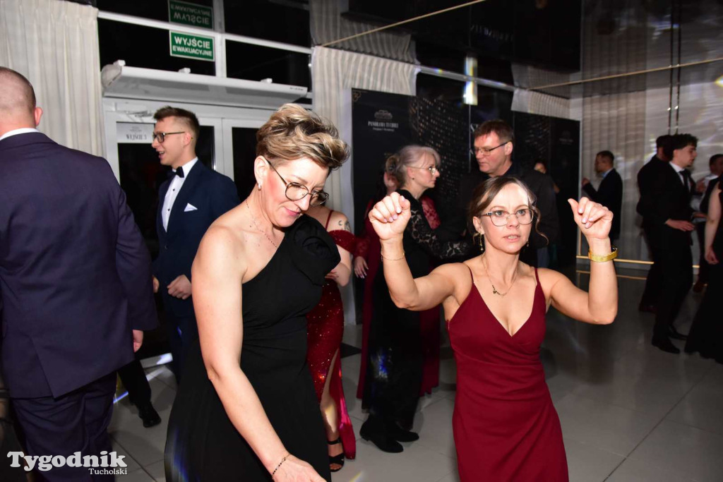 Tak bawi się młodzież! Studniówka ZSLiT / ZDJĘCIA + FILMY IMPREZA, TORT