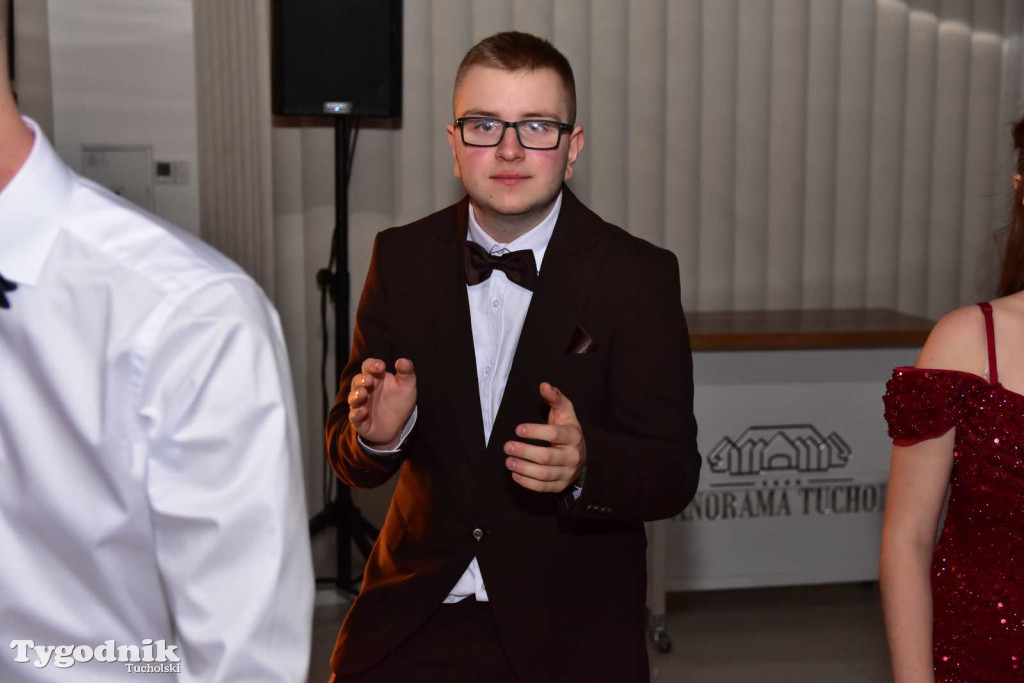 Tak bawi się młodzież! Studniówka ZSLiT / ZDJĘCIA + FILMY IMPREZA, TORT