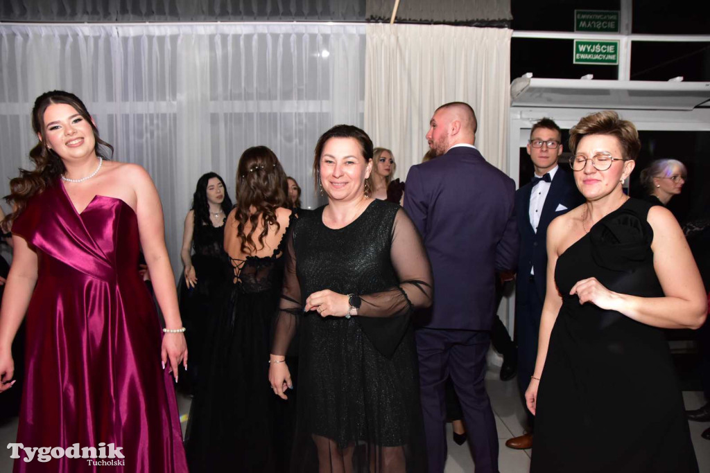 Tak bawi się młodzież! Studniówka ZSLiT / ZDJĘCIA + FILMY IMPREZA, TORT