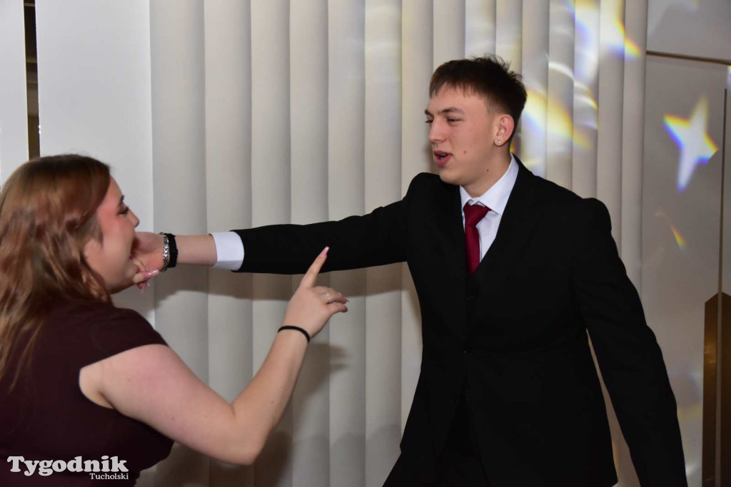 Tak bawi się młodzież! Studniówka ZSLiT / ZDJĘCIA + FILMY IMPREZA, TORT