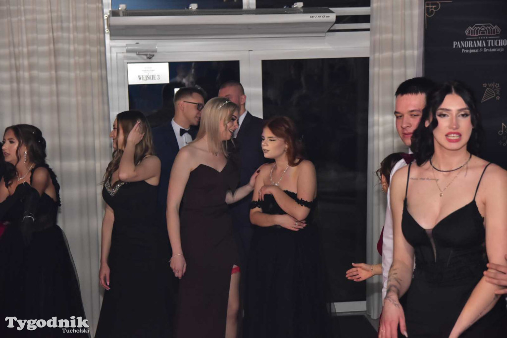 Tak bawi się młodzież! Studniówka ZSLiT / ZDJĘCIA + FILMY IMPREZA, TORT