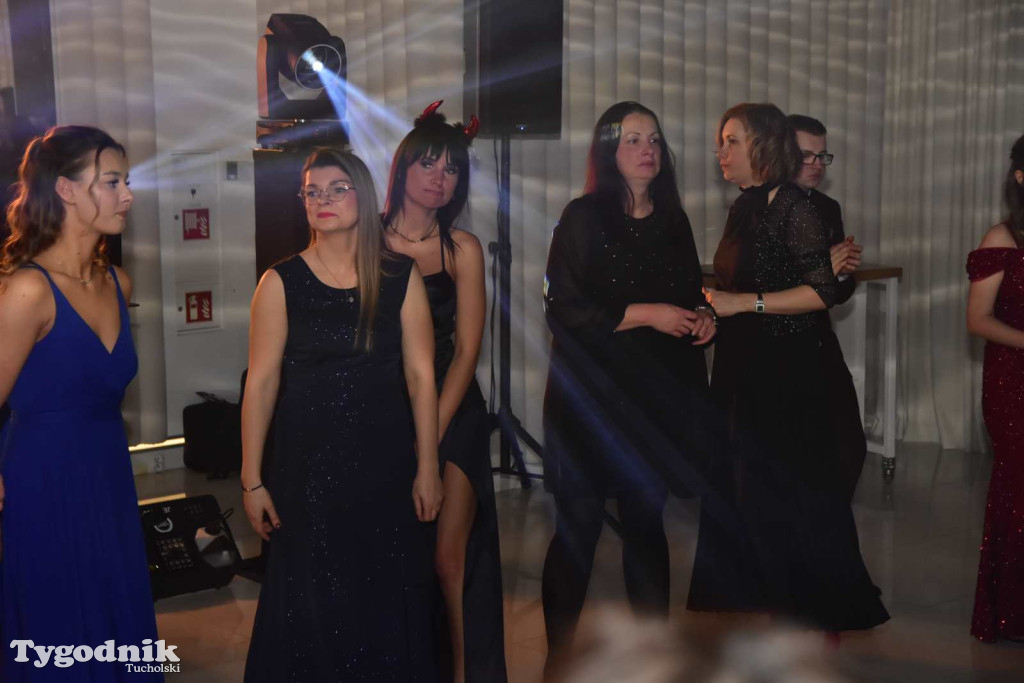 Tak bawi się młodzież! Studniówka ZSLiT / ZDJĘCIA + FILMY IMPREZA, TORT