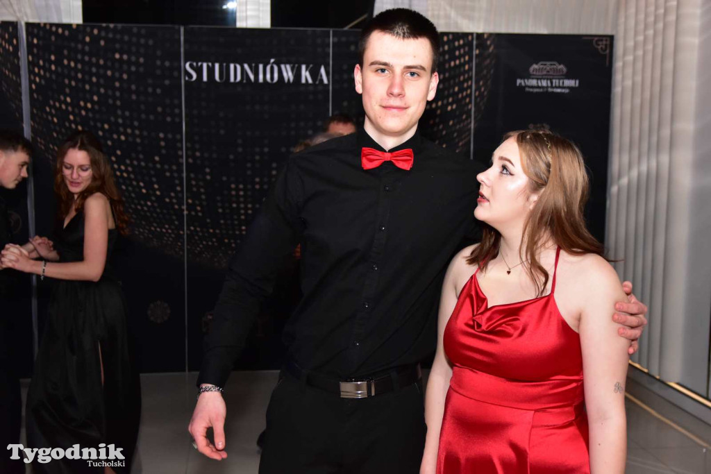 Tak bawi się młodzież! Studniówka ZSLiT / ZDJĘCIA + FILMY IMPREZA, TORT