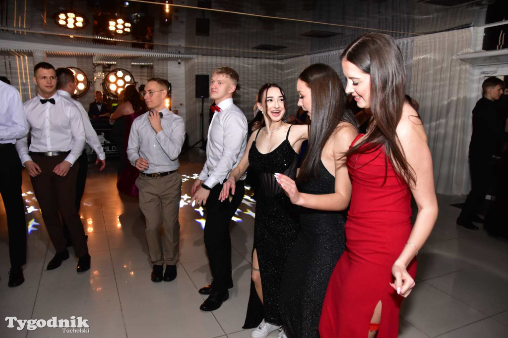 Tak bawi się młodzież! Studniówka ZSLiT / ZDJĘCIA + FILMY IMPREZA, TORT