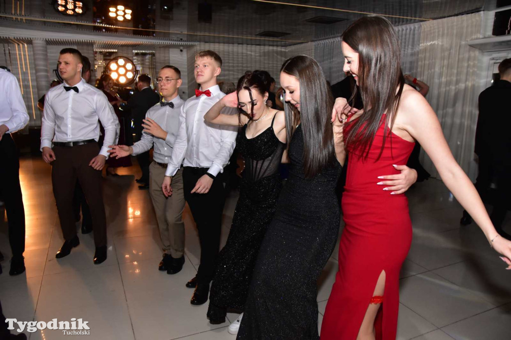 Tak bawi się młodzież! Studniówka ZSLiT / ZDJĘCIA + FILMY IMPREZA, TORT