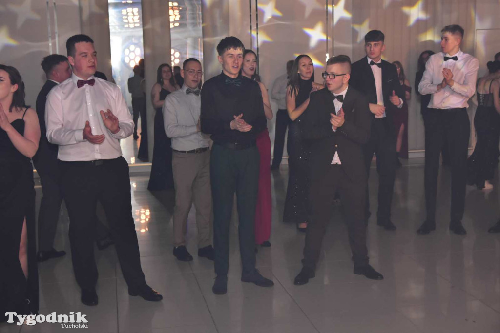 Tak bawi się młodzież! Studniówka ZSLiT / ZDJĘCIA + FILMY IMPREZA, TORT