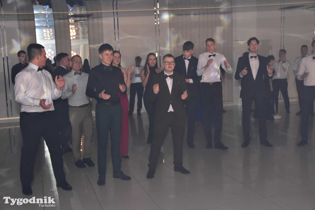 Tak bawi się młodzież! Studniówka ZSLiT / ZDJĘCIA + FILMY IMPREZA, TORT