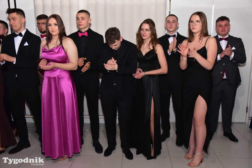 Tak bawi się młodzież! Studniówka ZSLiT / ZDJĘCIA + FILMY IMPREZA, TORT