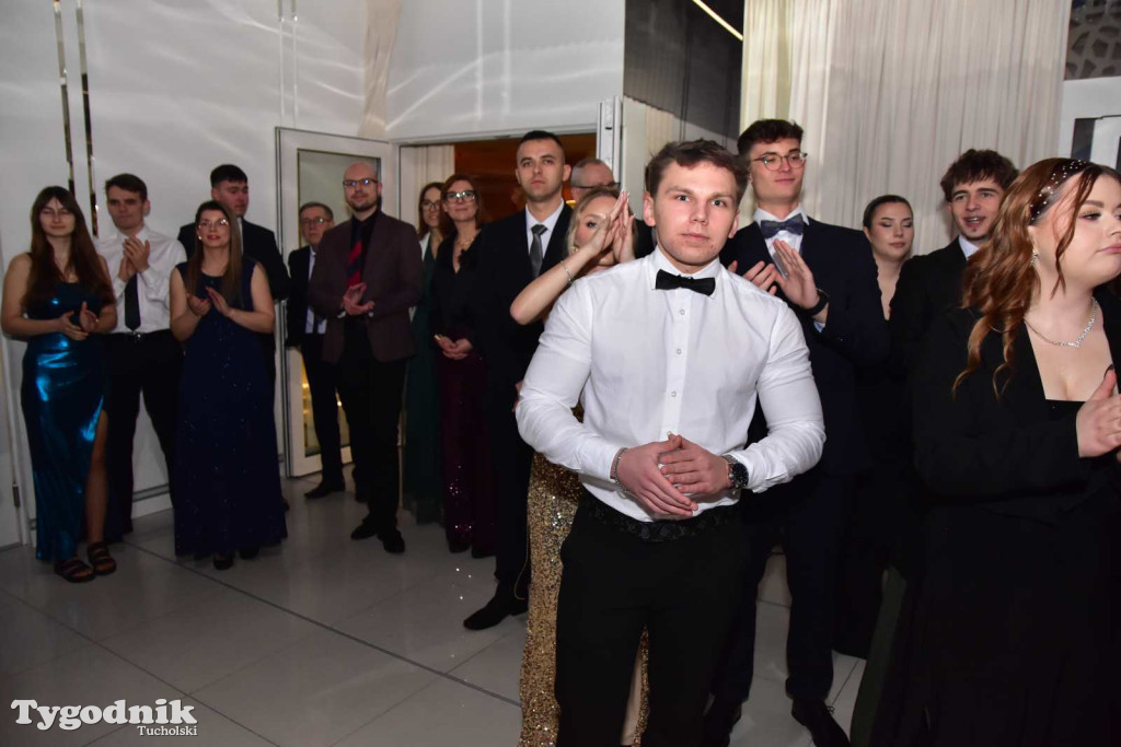 Tak bawi się młodzież! Studniówka ZSLiT / ZDJĘCIA + FILMY IMPREZA, TORT