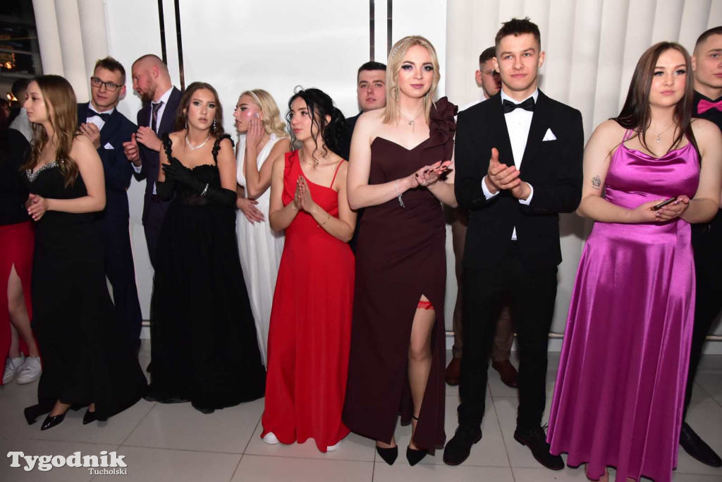 Tak bawi się młodzież! Studniówka ZSLiT / ZDJĘCIA + FILMY IMPREZA, TORT