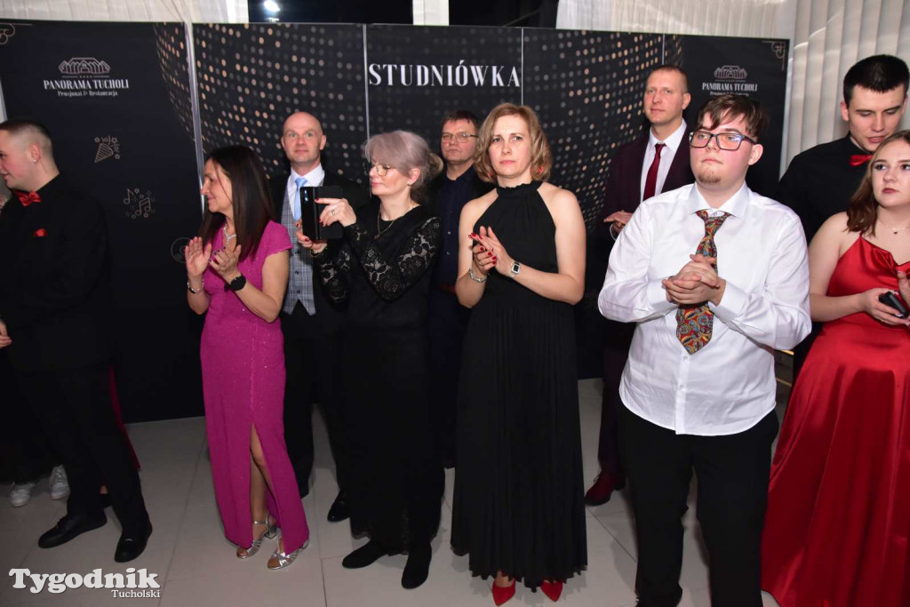 Tak bawi się młodzież! Studniówka ZSLiT / ZDJĘCIA + FILMY IMPREZA, TORT