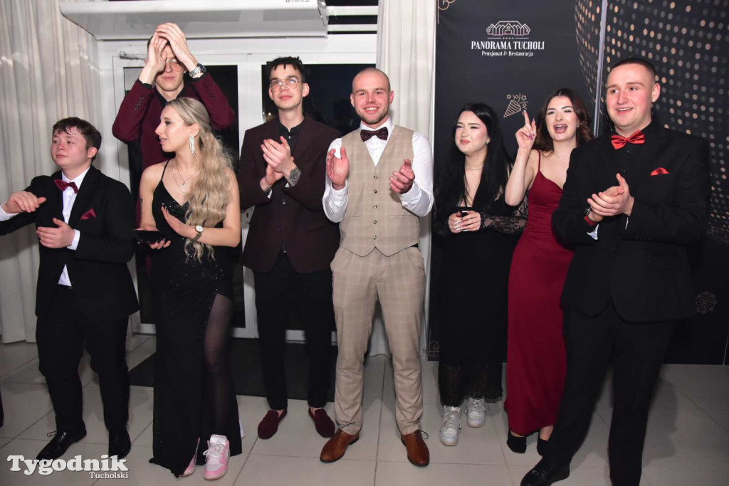 Tak bawi się młodzież! Studniówka ZSLiT / ZDJĘCIA + FILMY IMPREZA, TORT