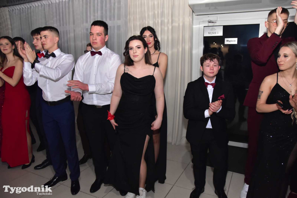 Tak bawi się młodzież! Studniówka ZSLiT / ZDJĘCIA + FILMY IMPREZA, TORT