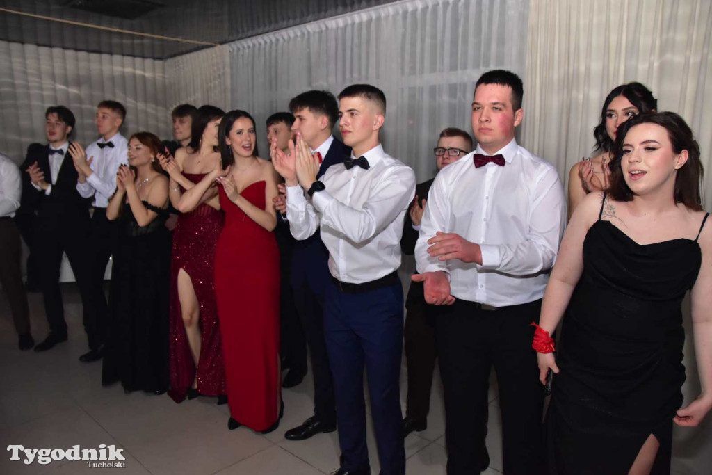 Tak bawi się młodzież! Studniówka ZSLiT / ZDJĘCIA + FILMY IMPREZA, TORT