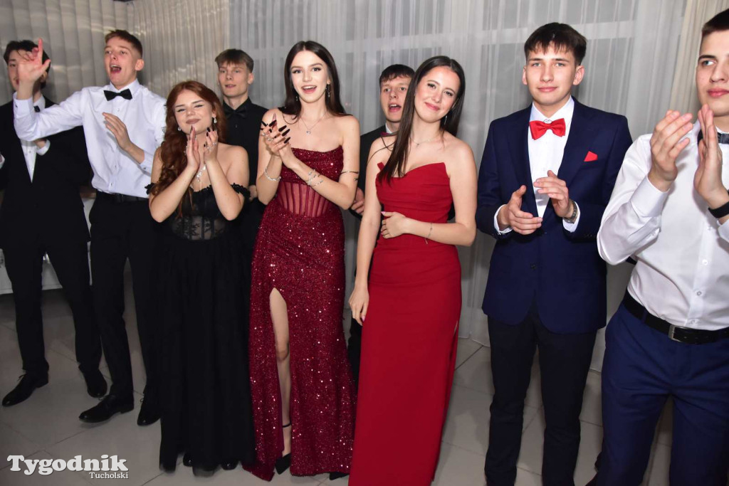 Tak bawi się młodzież! Studniówka ZSLiT / ZDJĘCIA + FILMY IMPREZA, TORT