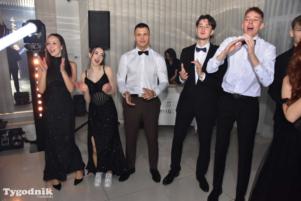 Tak bawi się młodzież! Studniówka ZSLiT / ZDJĘCIA + FILMY IMPREZA, TORT