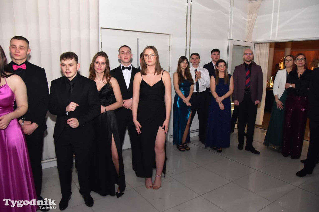 Tak bawi się młodzież! Studniówka ZSLiT / ZDJĘCIA + FILMY IMPREZA, TORT