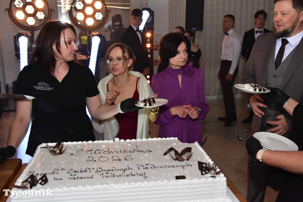 Tak bawi się młodzież! Studniówka ZSLiT / ZDJĘCIA + FILMY IMPREZA, TORT