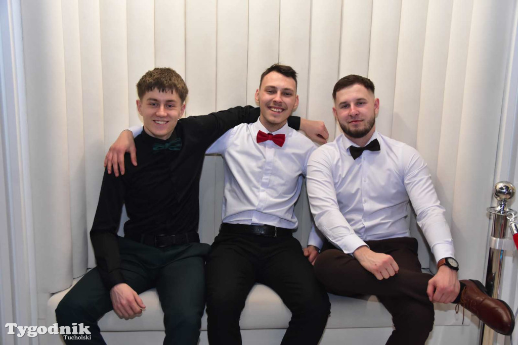 Tak bawi się młodzież! Studniówka ZSLiT / ZDJĘCIA + FILMY IMPREZA, TORT