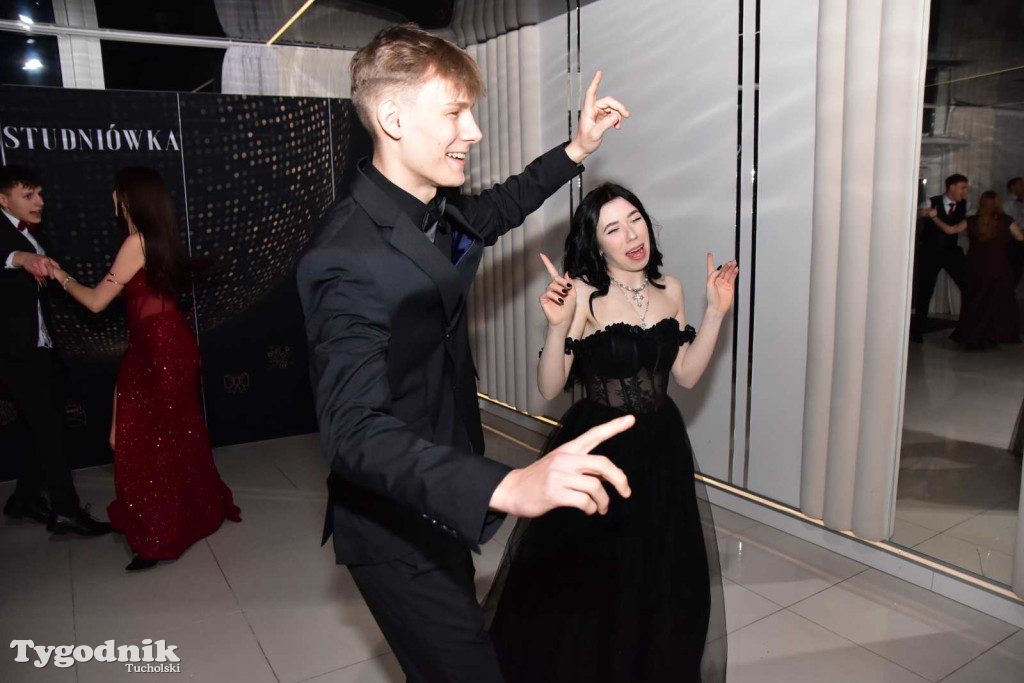 Tak bawi się młodzież! Studniówka ZSLiT / ZDJĘCIA + FILMY IMPREZA, TORT