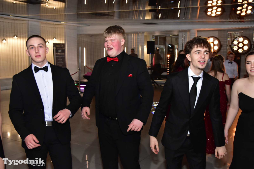 Tak bawi się młodzież! Studniówka ZSLiT / ZDJĘCIA + FILMY IMPREZA, TORT