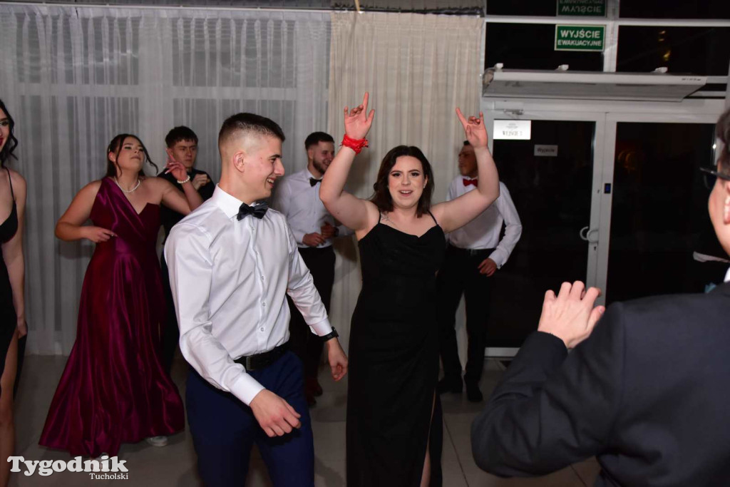 Tak bawi się młodzież! Studniówka ZSLiT / ZDJĘCIA + FILMY IMPREZA, TORT