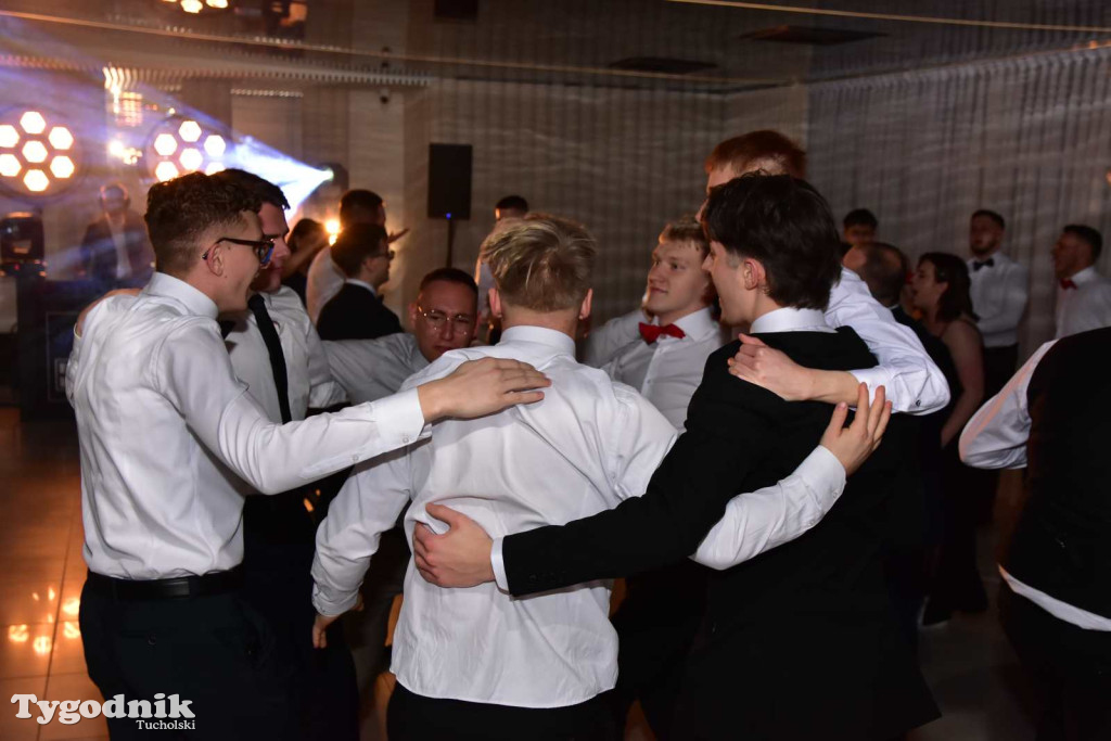 Tak bawi się młodzież! Studniówka ZSLiT / ZDJĘCIA + FILMY IMPREZA, TORT