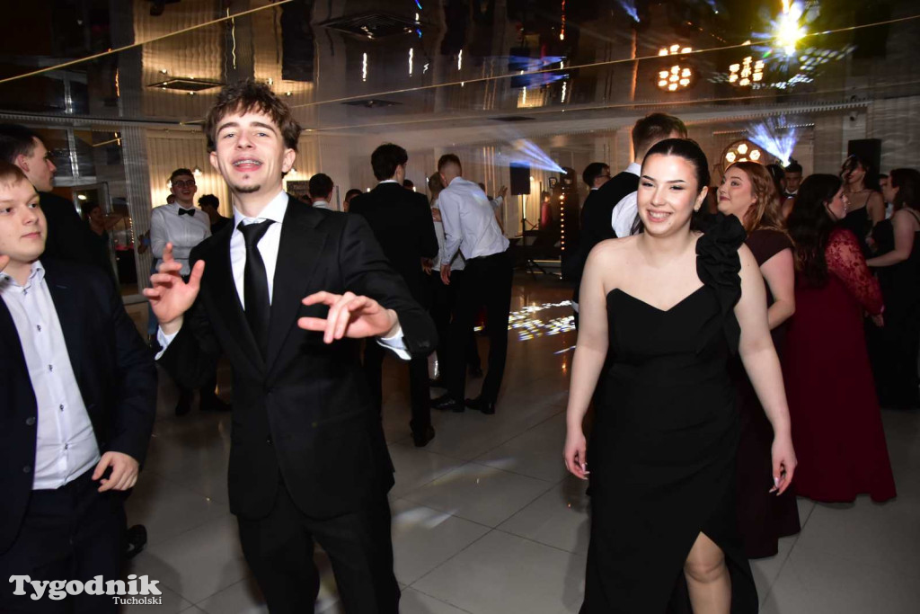 Tak bawi się młodzież! Studniówka ZSLiT / ZDJĘCIA + FILMY IMPREZA, TORT